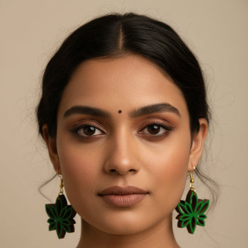 Wooden ear ring : Green